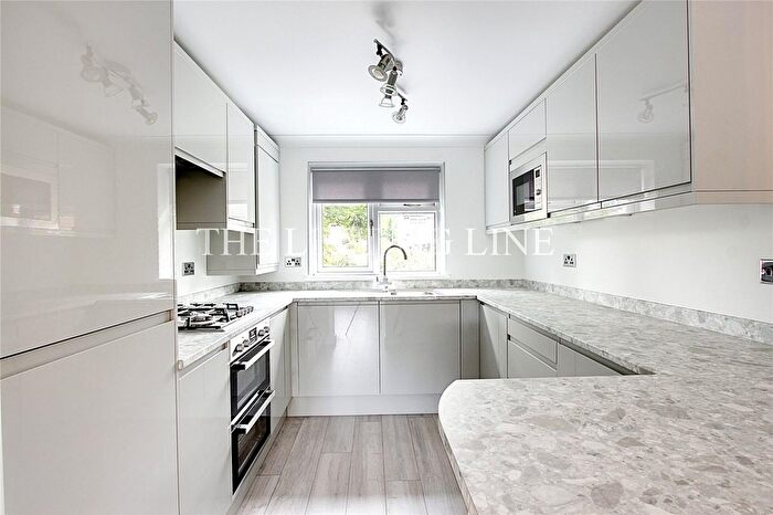 2 Bedroom Maisonette To Rent In Monks Close, Enfield, EN2