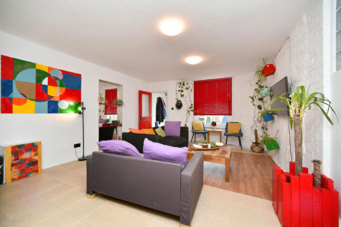 2 Bedroom Flat For Sale In Clarence Square, Brighton, BN1