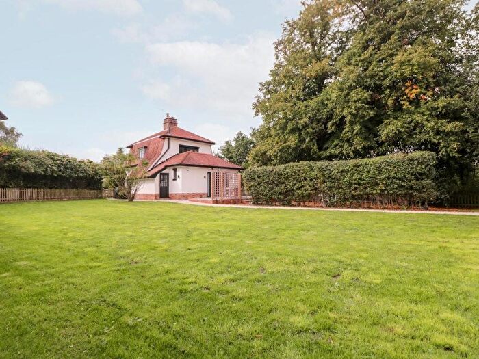 3 Bedroom Detached House To Rent In Rangers Road, London, E4