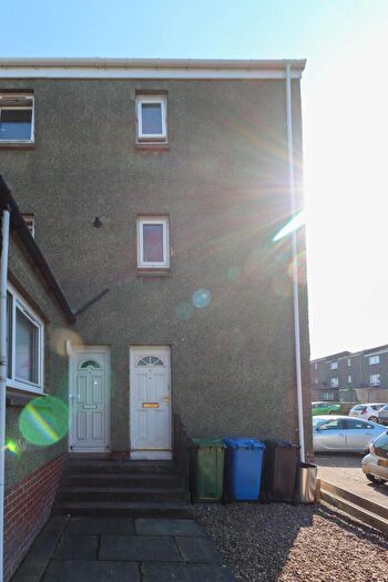 3 Bedroom Maisonette To Rent In Kenilworth Rise, Dedridge, Livingston, EH54