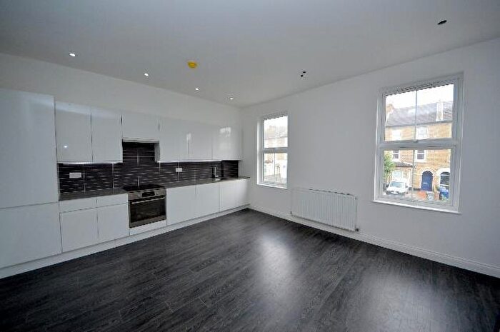 2 Bedroom Flat To Rent In Lichfield Road, Cricklewood, NW2