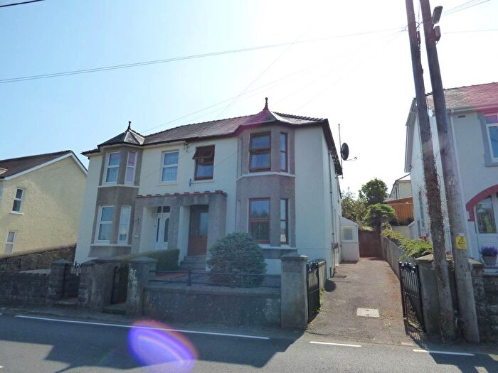 4 Bedroom Property To Rent In Llanybydder, Carmarthenshire, SA40