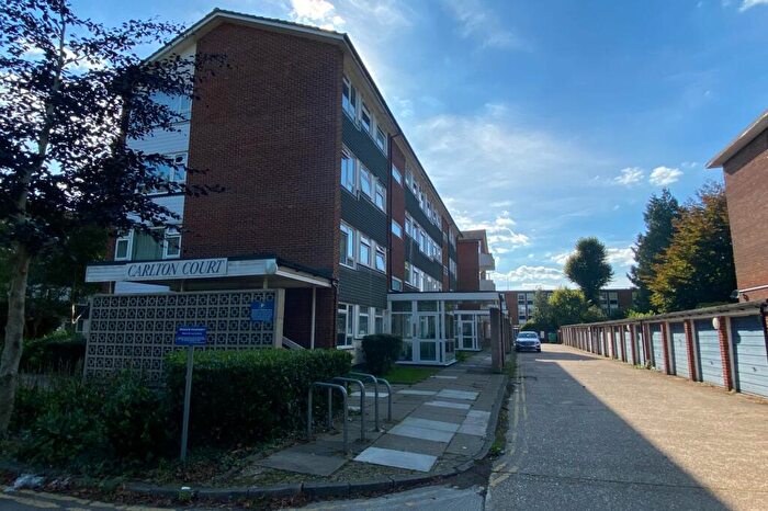 2 Bedroom Flat For Sale In Flat, Carlton Court, Hulse Road, Southampton, SO15