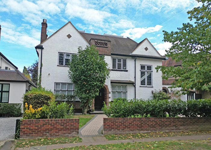 6 Bedroom Detached House For Sale In Crooked Usage, Finchley, N3