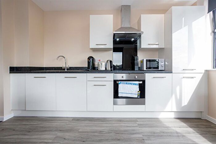 2 Bedroom Flat To Rent In Sandringham House, Salford, M5