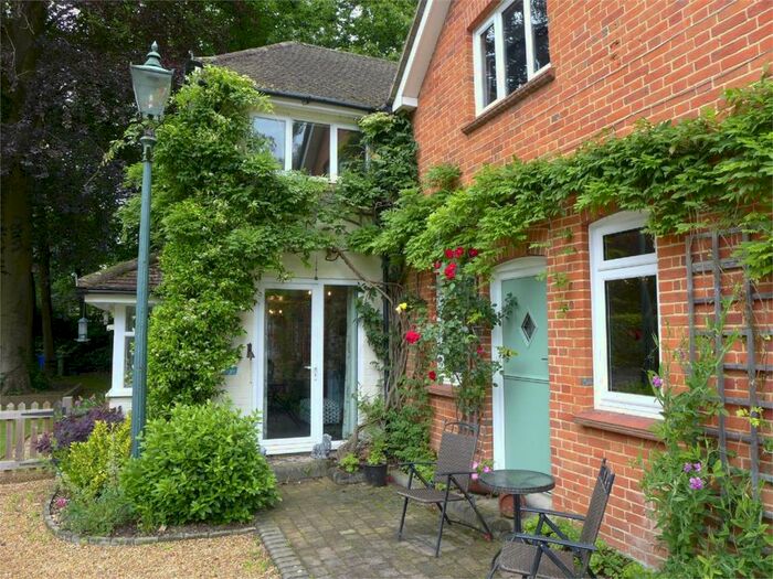 2 Bedroom Ground Flat To Rent In Queen Mary Close, Fleet, GU51