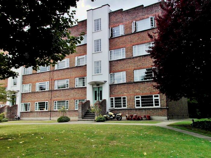 2 Bedroom Flat To Rent In Park Road, Kingston Upon Thames, KT1