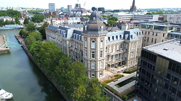 2 Bedroom Apartment For Sale In The General, Guinea Street, Bristol, BS1