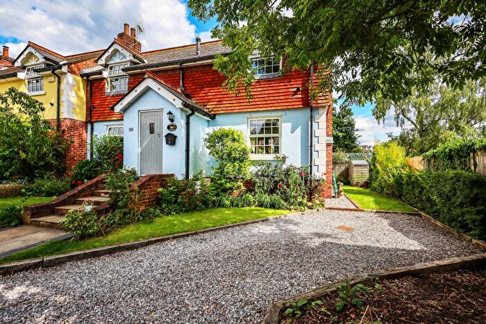 2 Bedroom End Of Terrace House For Sale In Station Road, Liss, Hampshire, GU33