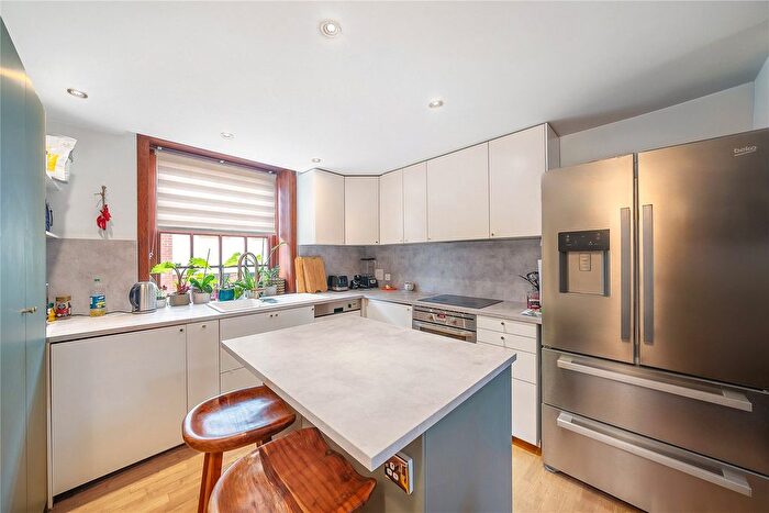 3 Bedroom Flat For Sale In Scott Avenue, Southfields, London, SW15