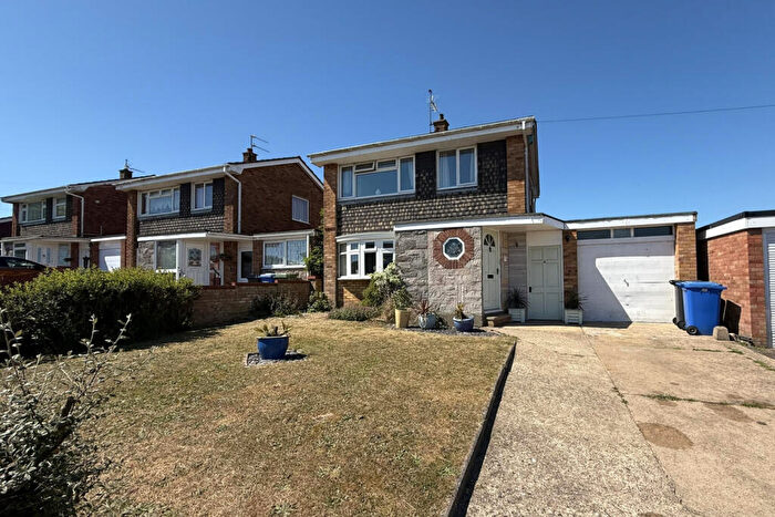 3 Bedroom Detached House For Sale In Butley Drive, Lowestoft, NR32