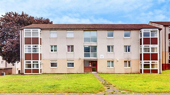 2 Bedroom Flat For Sale In Wycliffe Gardens, Shipley, BD18