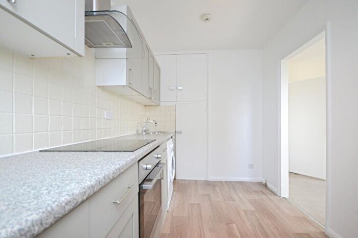 2 Bedroom Flat To Rent In Porchester Mead, BR3