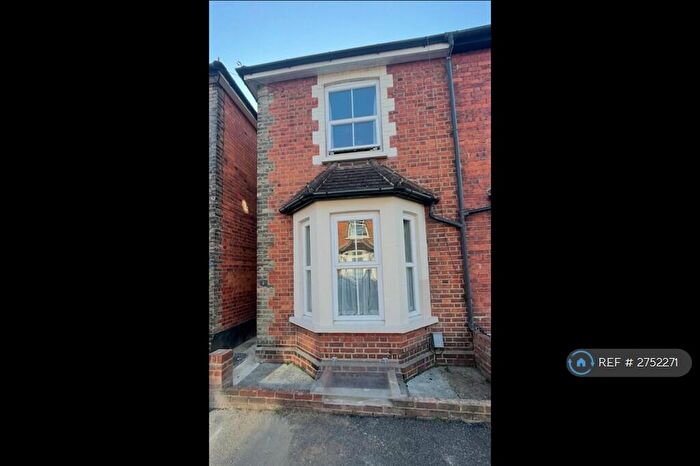 3 Bedroom Semi-Detached House To Rent In Acacia Road, Guildford, GU1