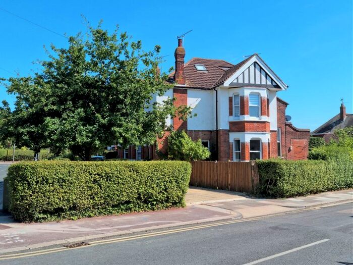 4 Bedroom Detached House To Rent In Western Road, Leigh-On-Sea, SS9