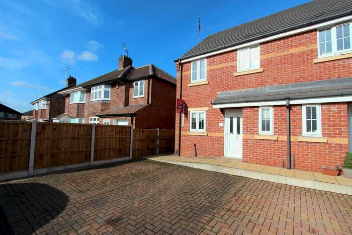 3 Bedroom Town House To Rent In Wilmot Street, Long Eaton, NG10