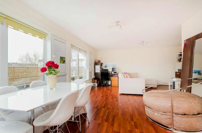 2 Bedroom Flat To Rent In Elm Grove, Wimbledon, London, SW19