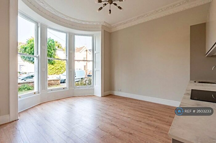 2 Bedroom Flat To Rent In Hampton Park, Bristol, BS6