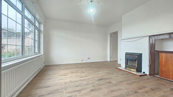 3 Bedroom Property To Rent In Frinsted Road, Erith, DA8