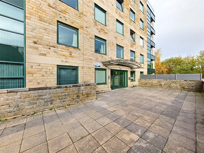 2 Bedroom Flat To Rent In Stonegate House, Stone Street, Bradford, West Yorkshire, BD1