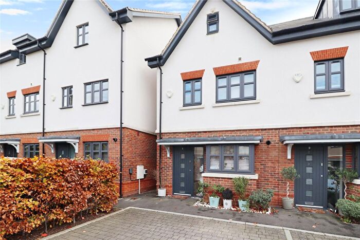 3 Bedroom Semi Detached House For Sale In Woking, Surrey, GU21