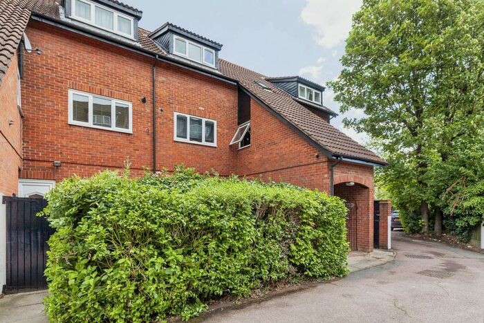 2 Bedroom Maisonette To Rent In Penrith Close, Uxbridge, UB8