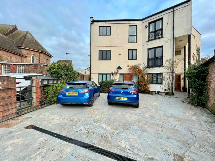 2 Bedroom Flat To Rent In Woodford Avenue, Ilford, IG2