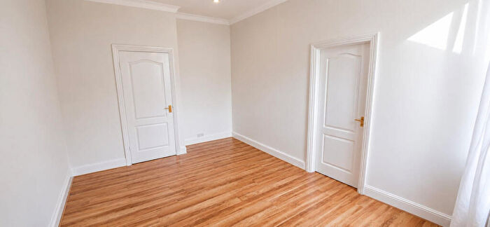 3 Bedroom Flat To Rent In Rawling Road, Gateshead, NE8
