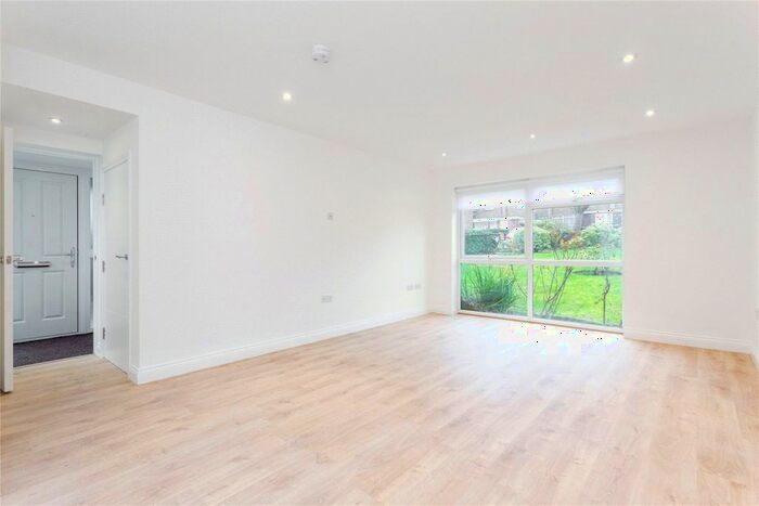 2 Bedroom Flat To Rent In Heath View, London, N2