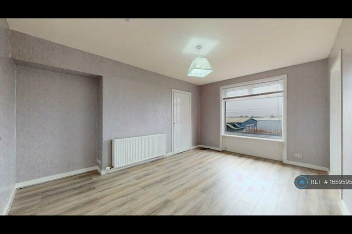 3 Bedroom Flat To Rent In Chirnside Road, Glasgow, G52