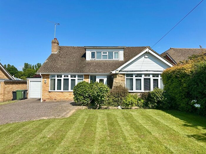 3 Bedroom Chalet For Sale In Ellerslie, Bexhill-On-Sea, TN39