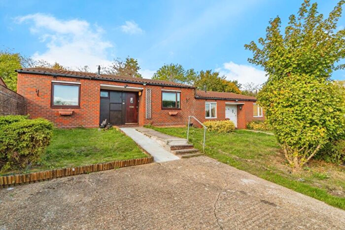 3 Bedroom Bungalow For Sale In Walbrook Avenue, Springfield, Milton Keynes, Buckinghamshire, MK6