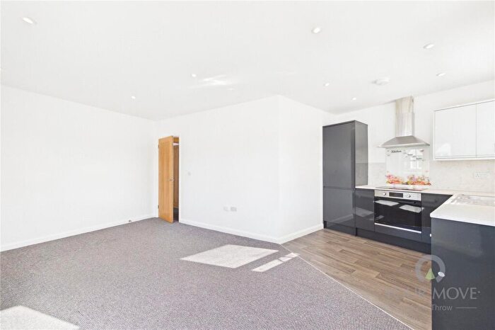 2 Bedroom Flat To Rent In Barry Road, Northampton, NN1