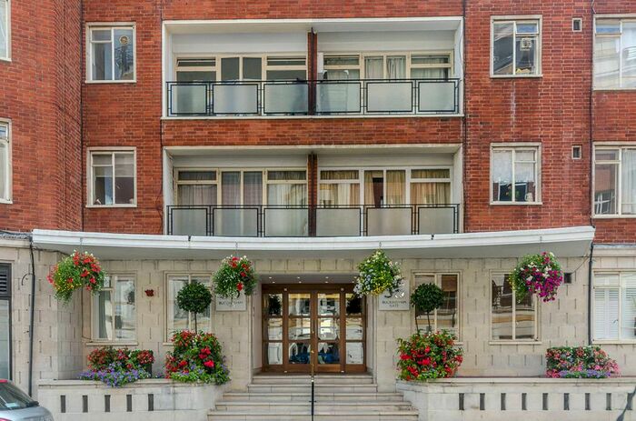 Studio To Rent In Buckingham Gate, St James's Park, London, SW1E