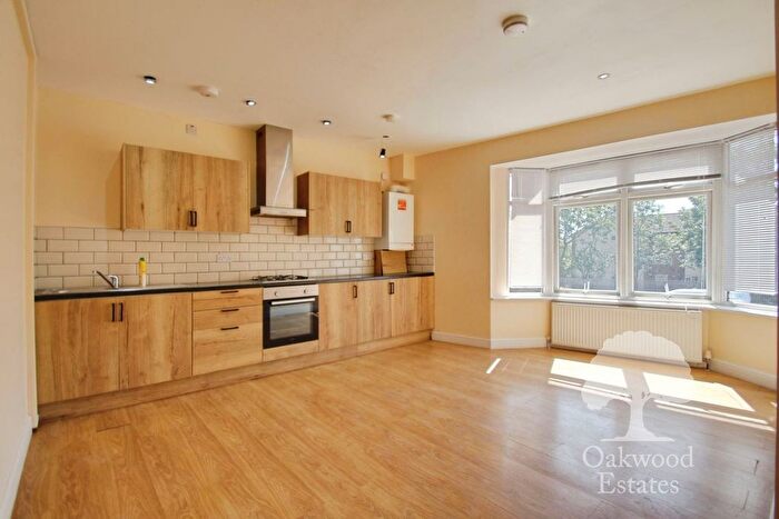 1 Bedroom Flat To Rent In Great West Road, Hounslow, TW5