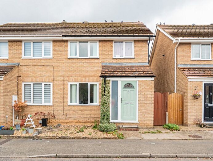 3 Bedroom Semi-detached House To Rent In Petersham Close, Newport Pagnell, MK16