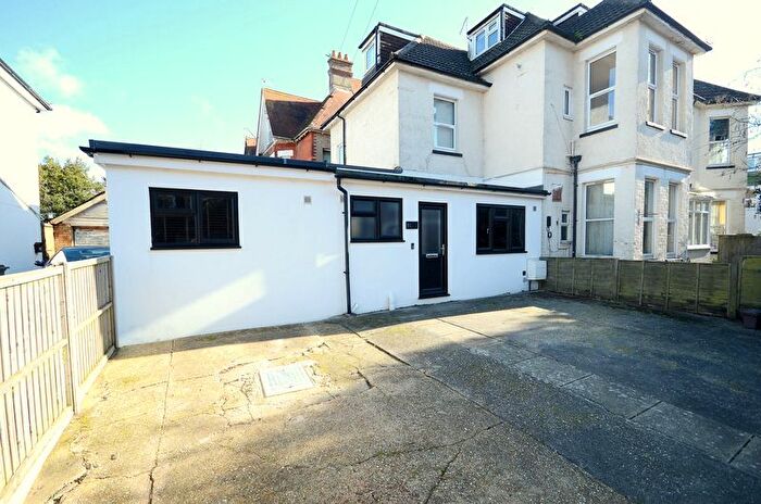 2 Bedroom Flat For Sale In Walpole Road, Bournemouth, BH1