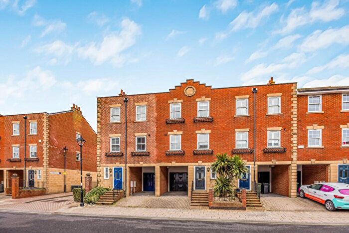 3 Bedroom Terraced House For Sale In White Hart Road, Portsmouth, Hampshire, PO1
