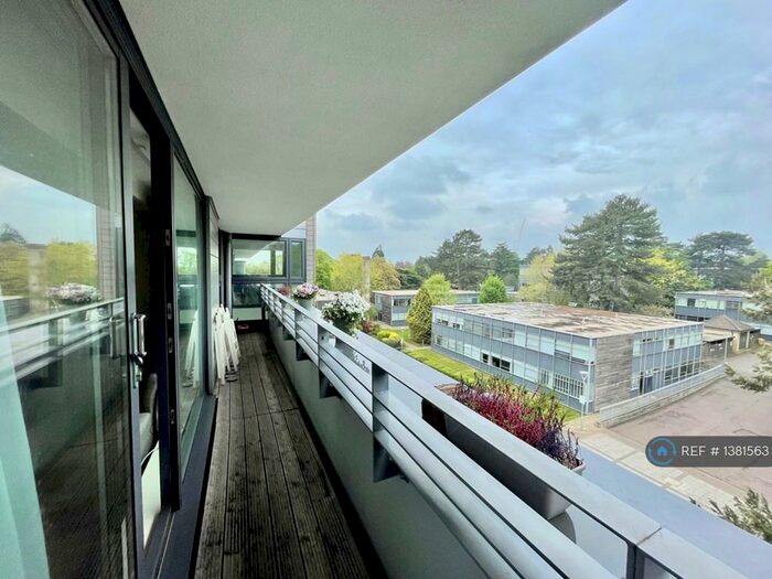 1 Bedroom Flat To Rent In Blackfriars Court, St. Albans, AL1