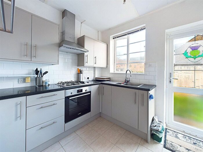 2 Bedroom Flat To Rent In Kingston Close, Teddington, TW11