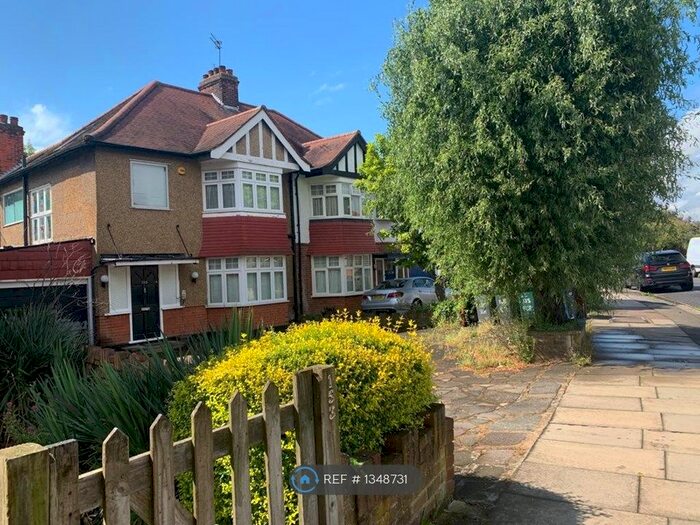 4 Bedroom Semi-Detached House To Rent In Sunny Gardens Road, London, NW4