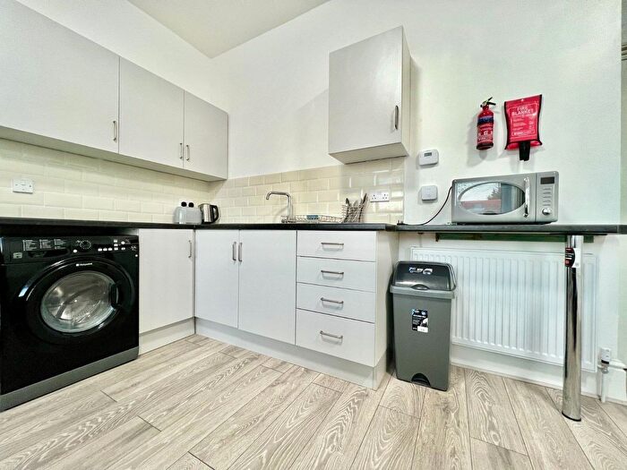 2 Bedroom Flat To Rent In Romford, Romf, RM1