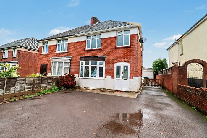 3 Bedroom End Of Terrace House To Rent In Highlands Road, Fareham, PO15