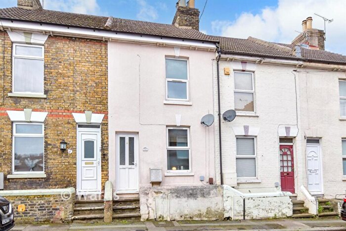3 Bedroom Terraced House For Sale In Rose Street, Rochester, Kent, ME1