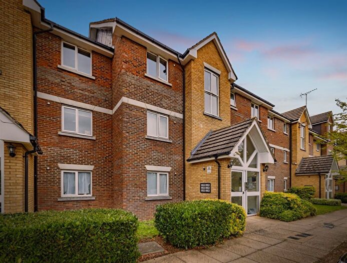 1 Bedroom Flat For Sale In Farthing Close, Watford, WD18