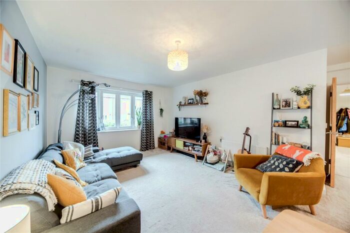 2 Bedroom Apartment To Rent In Tredegar Road, London, N11