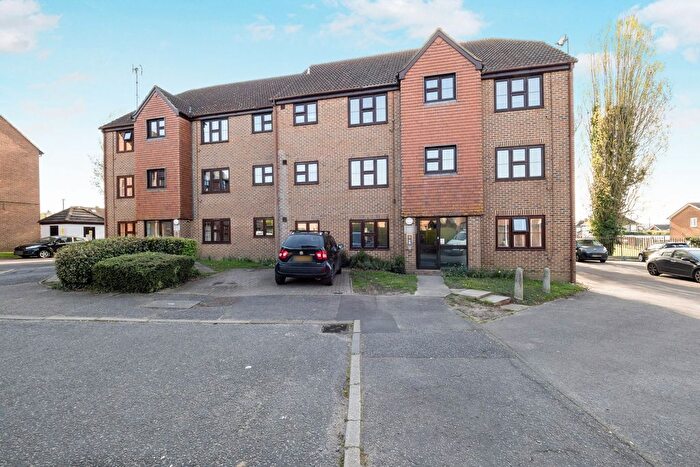 1 Bedroom Flat For Sale In Orchid Close, Abridge, Romford, Essex, RM4