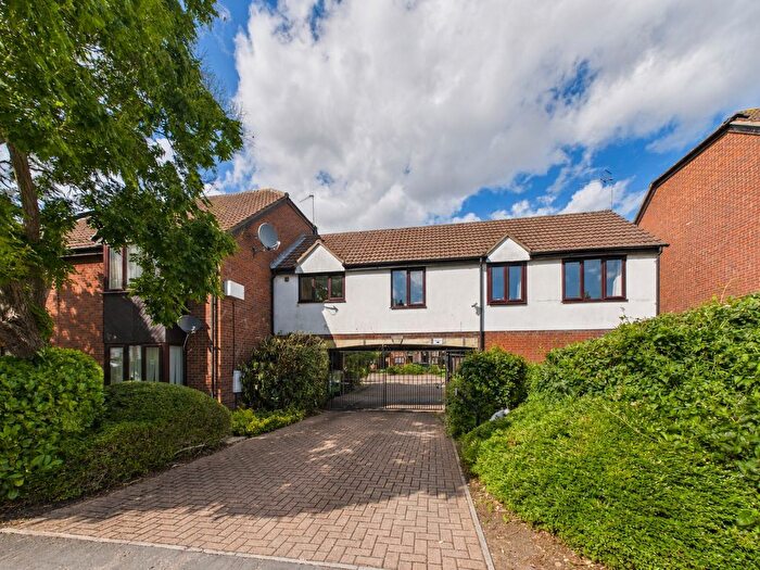 2 Bedroom Coach House For Sale In Lysons Avenue, Linden, GL1