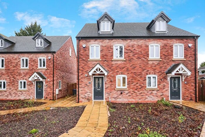 3 Bedroom Semi-Detached House For Sale In Woodland View, Birmingham, West Midlands, B31