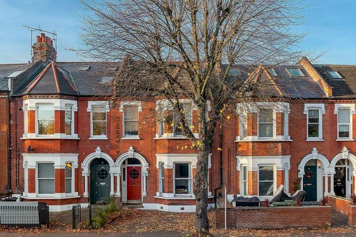 2 Bedroom Flat To Rent In Cavendish Road, Balham, London, SW12